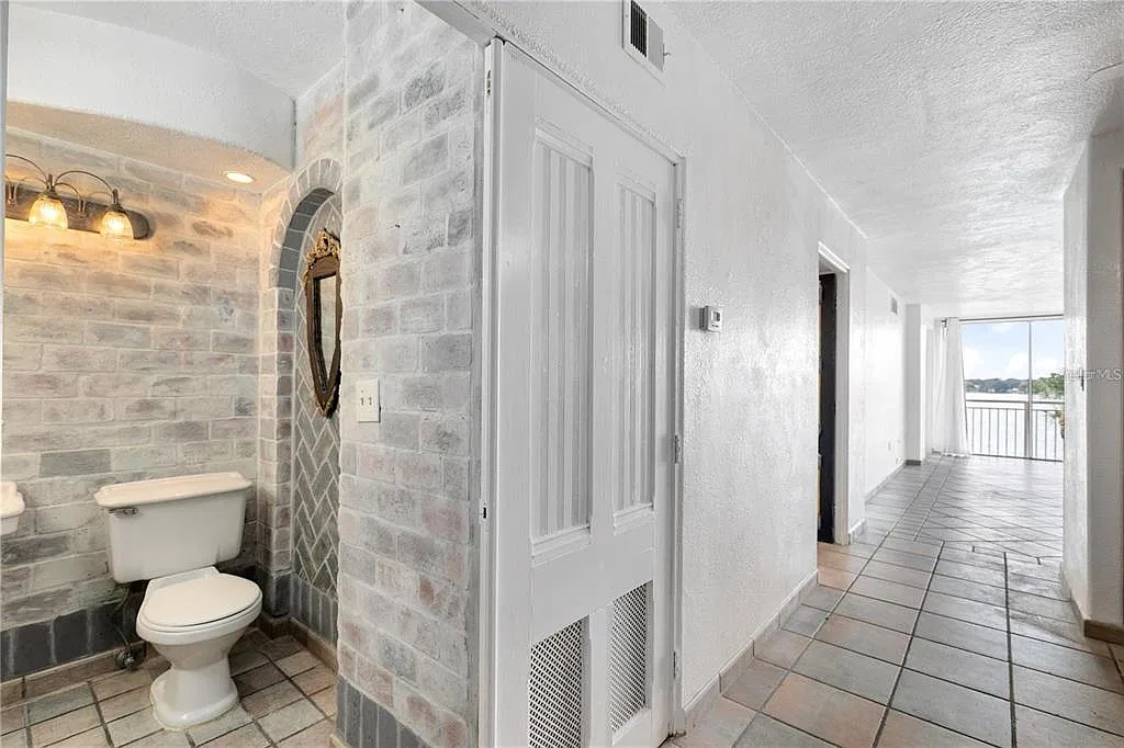 1 bed, 1.5 bath, 915 sqft, $2,200 — Photo 4