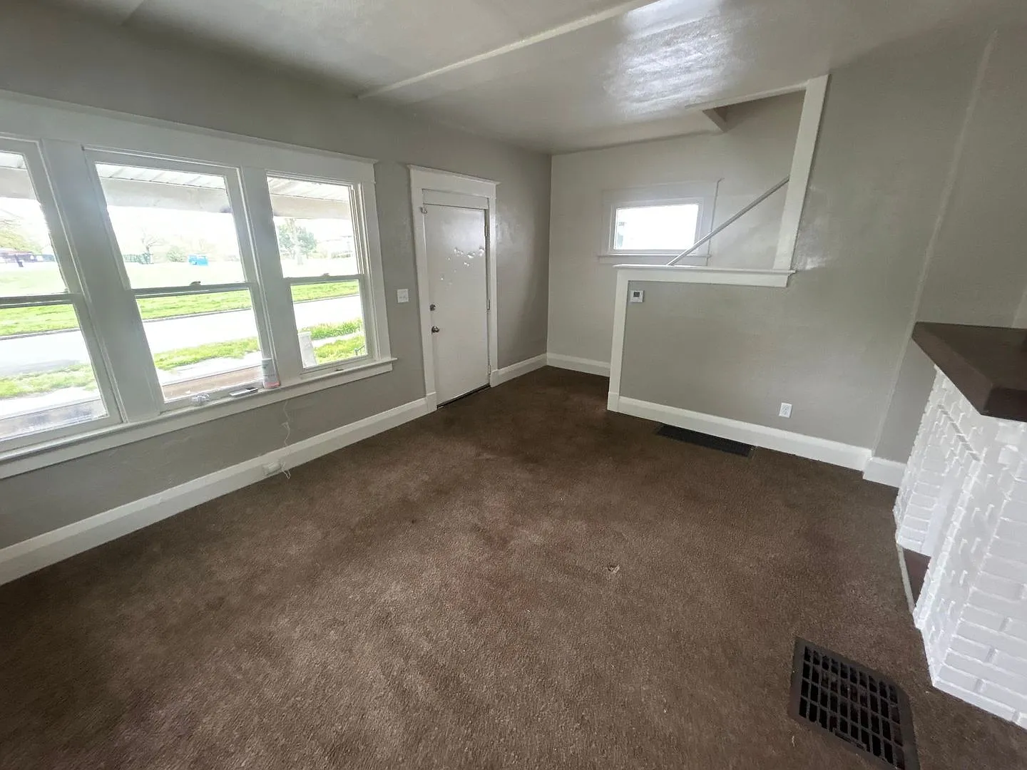Charming 2 Bedroom Home Near East Toledo & Downtown — Photo 3