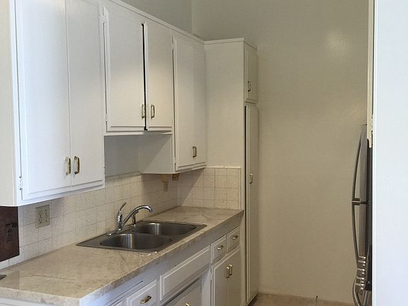 5th image of 772 Sidonia Ave