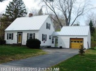 38 Pleasant St, Topsham, ME 04086