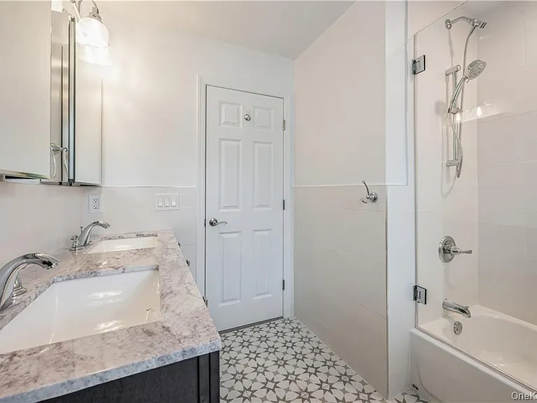 11 Park Ave E #11 — Photo 11