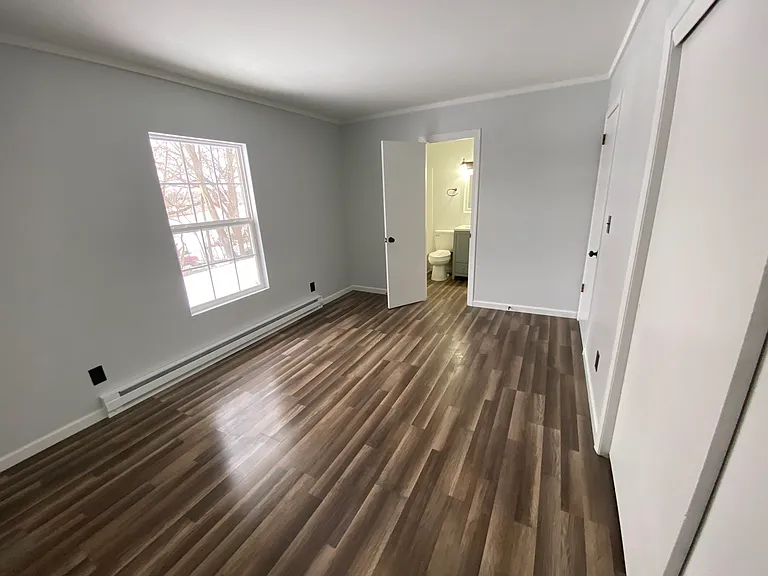 617 W Locust St #4 — Photo 6