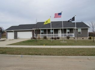 307 Grandview Ave, Monticello, IA 52310