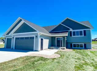1133 Arapahoe Ln, Brookings, SD 57006