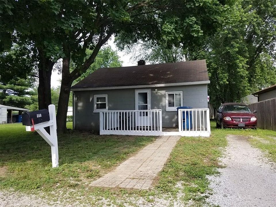 2nd image of 719 Manhattan Ave