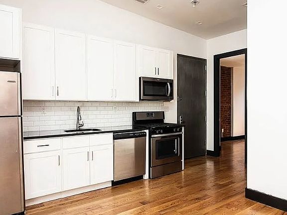 3rd image of 760 Putnam Ave #2G
