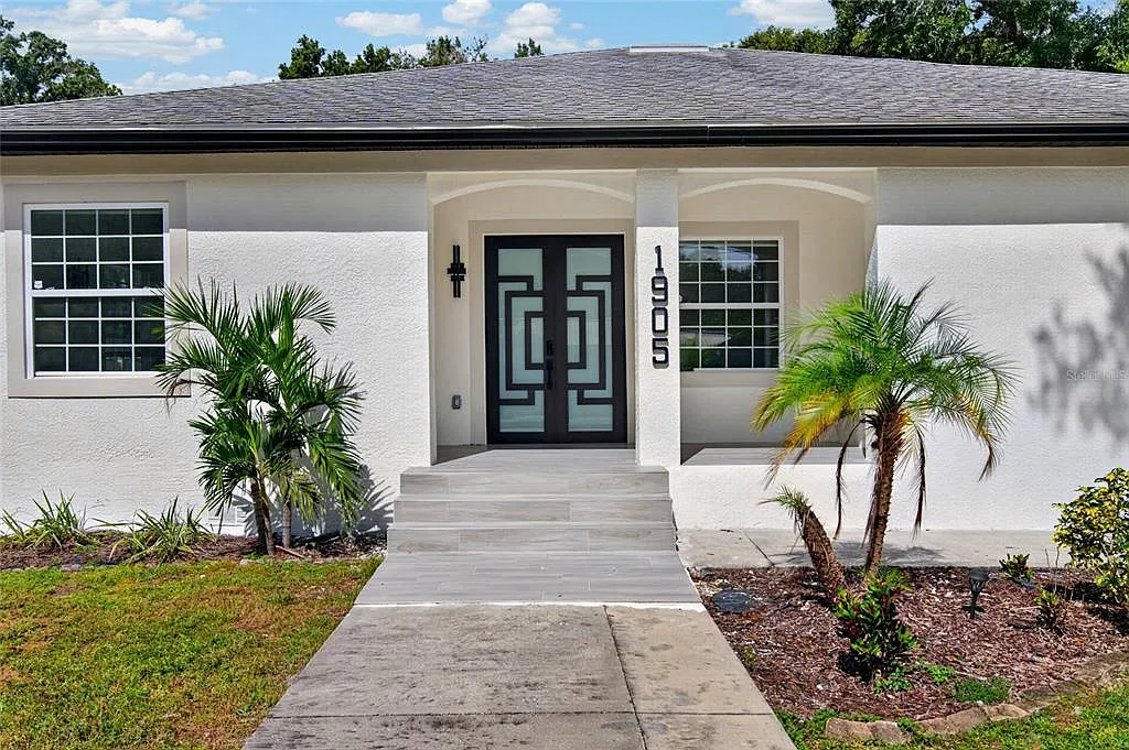 4 bed, 3.0 bath, 2044 sqft, $4,000 — Photo 2