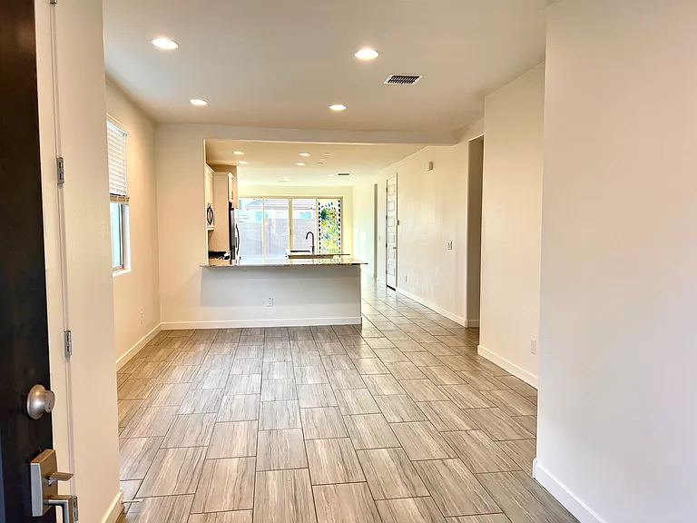 9214 W Roma Ave — Photo 25