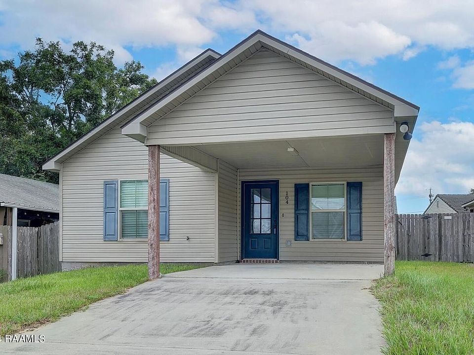 1st image of 104 Canyon Dr