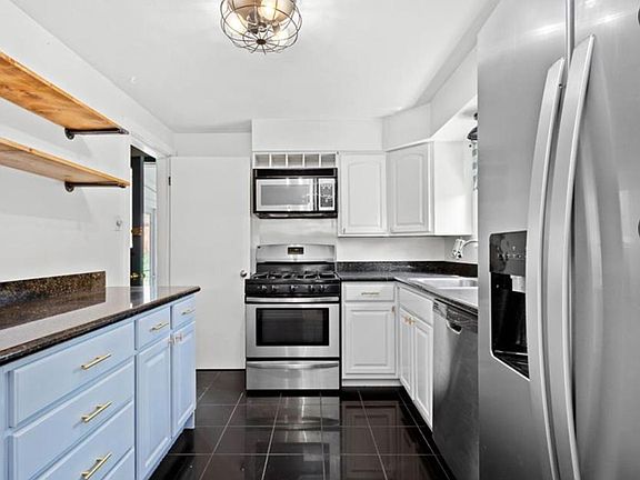 3rd image of 1173 Sarah St