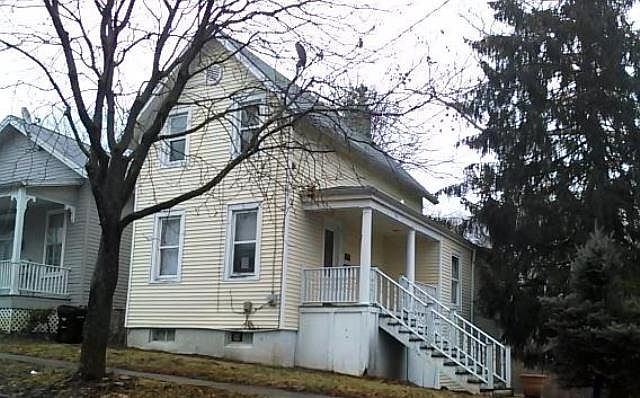 1st image of 106 Ivanhoe Ave