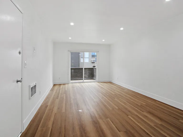 10310 Regent — Photo 23