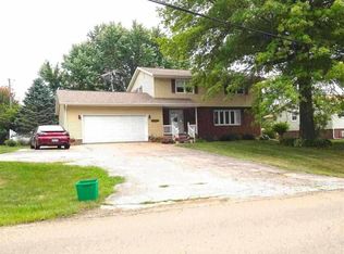 1415 Colton St, Columbus Junction, IA 52738