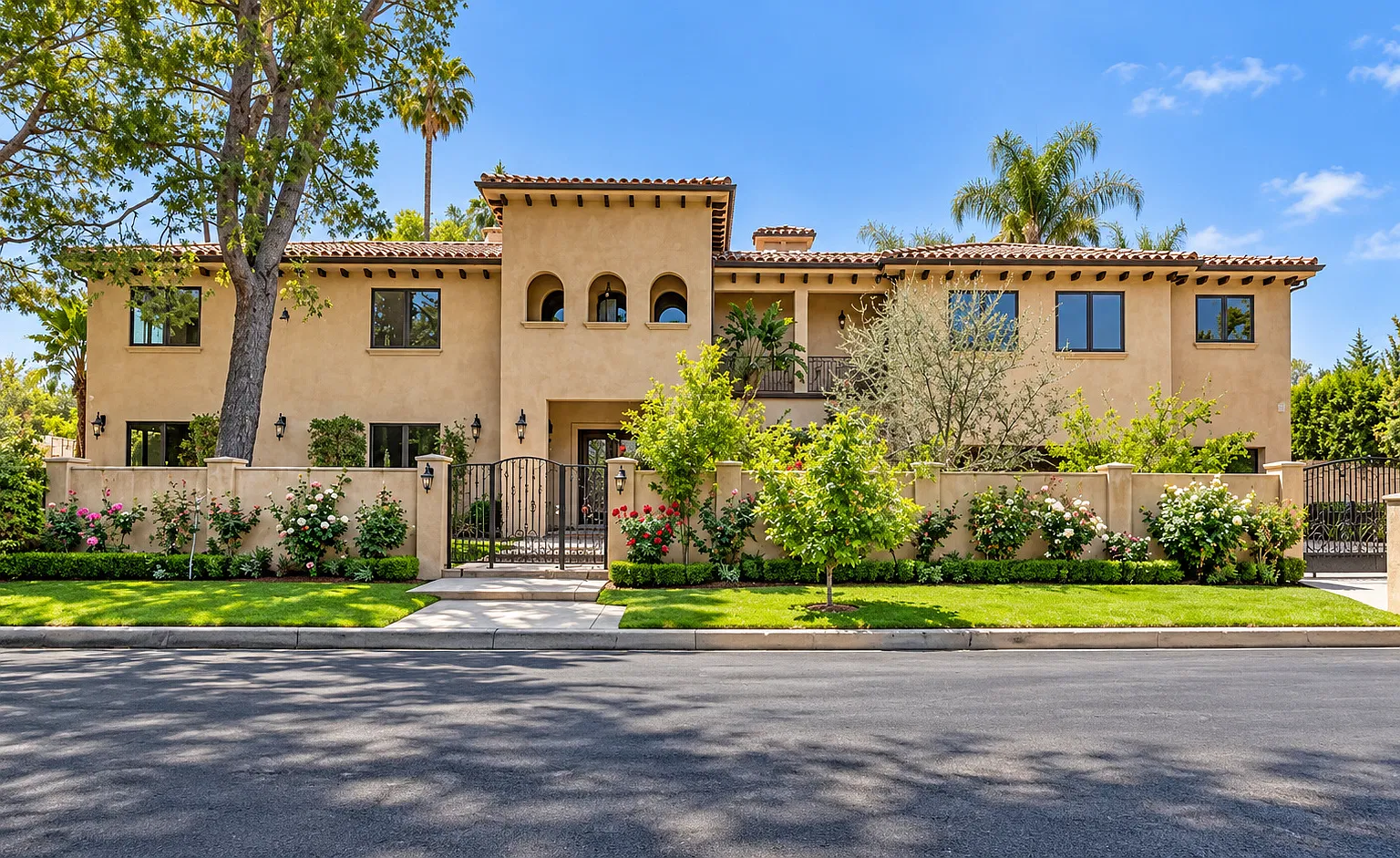 6 bed, 6110 sqft, $18,500 — Photo 2