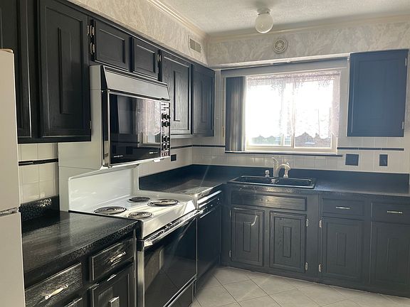 3rd image of 9371 Bay Colony Dr APT 3S