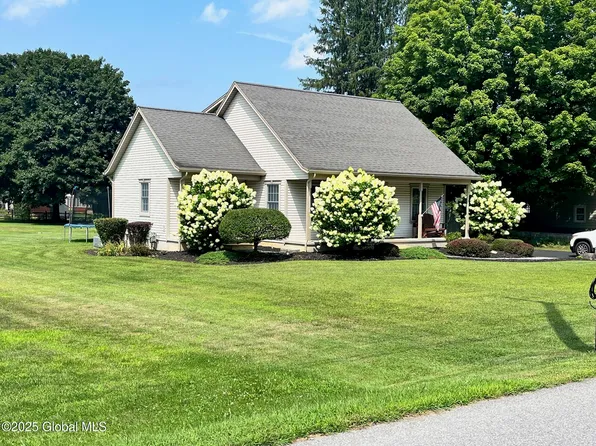 10 Crooked Street, Ballston Lake, NY 12019