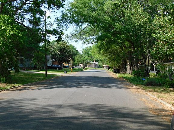 4th image of 105 2nd St NW