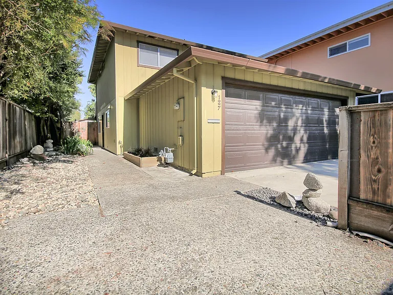 127 Walti St — Photo 23