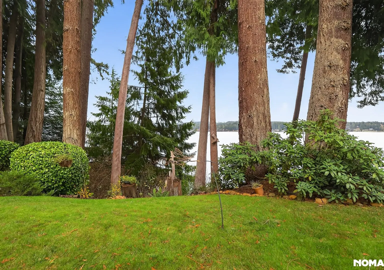 Spacious 2BR home with water views — Photo 4