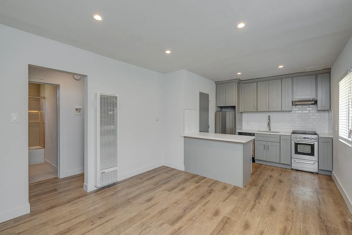 Building Photo - 4136-4140 Grand View