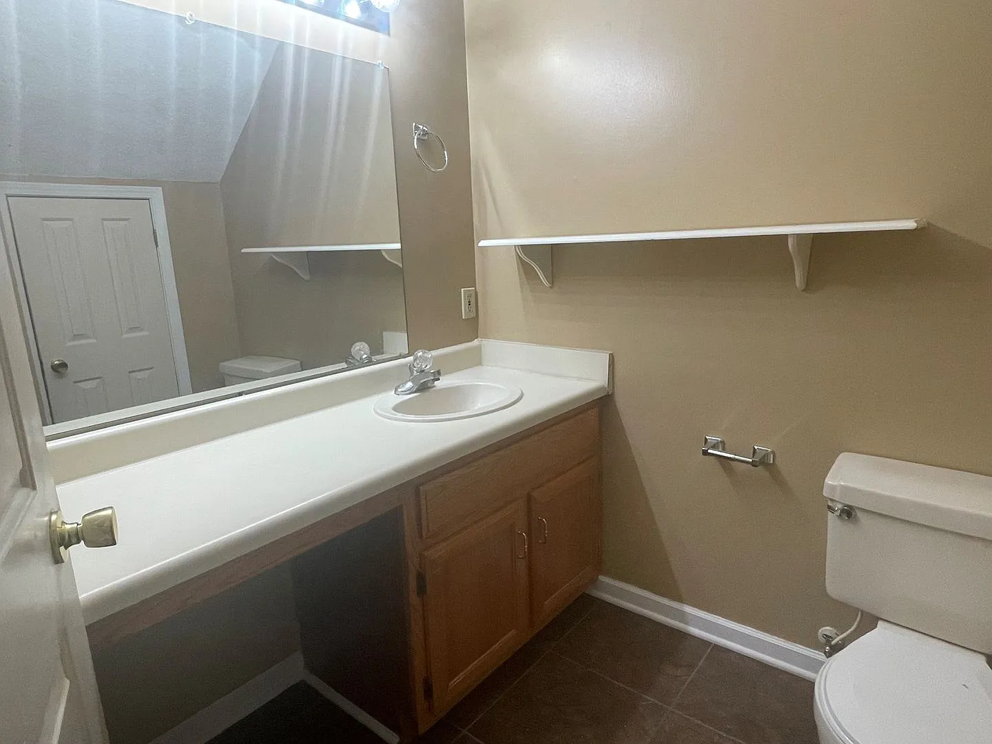 Desirable Modern Townhouse in Martin! — Photo 4