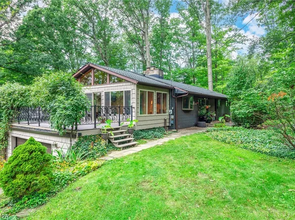 242 River Rd, Hinckley, OH 44233