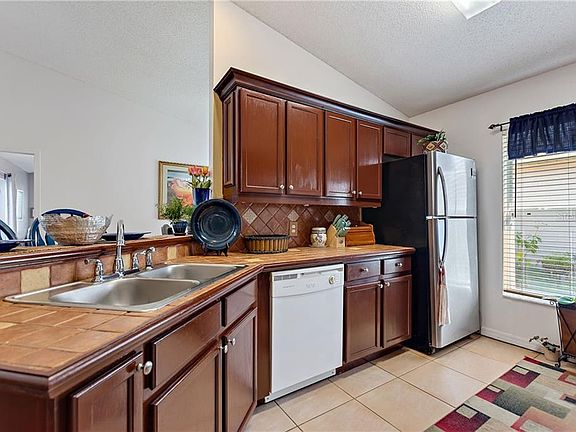 3rd image of 4749 Windwood Dr