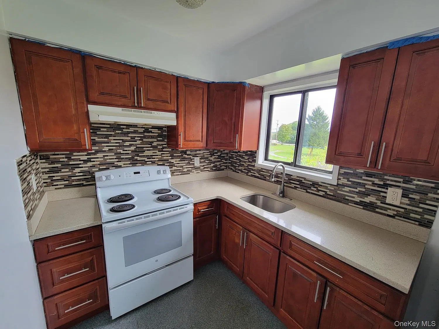 3 bed, 1.5 bath, 1700 sqft, $2,100 — Photo 2