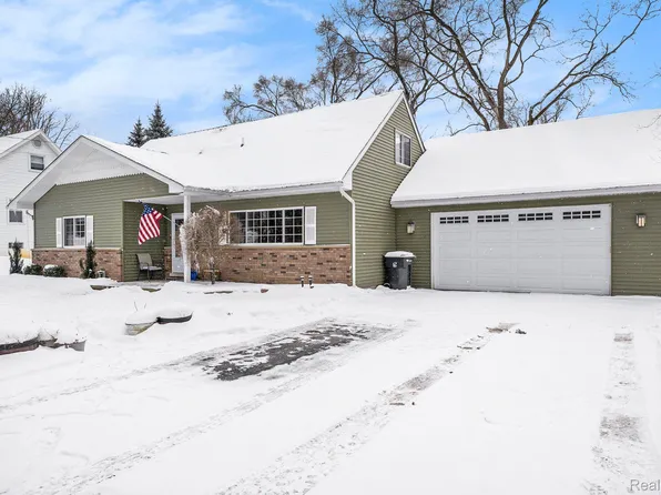 109 E Caledonia St, Howell, MI 48843
