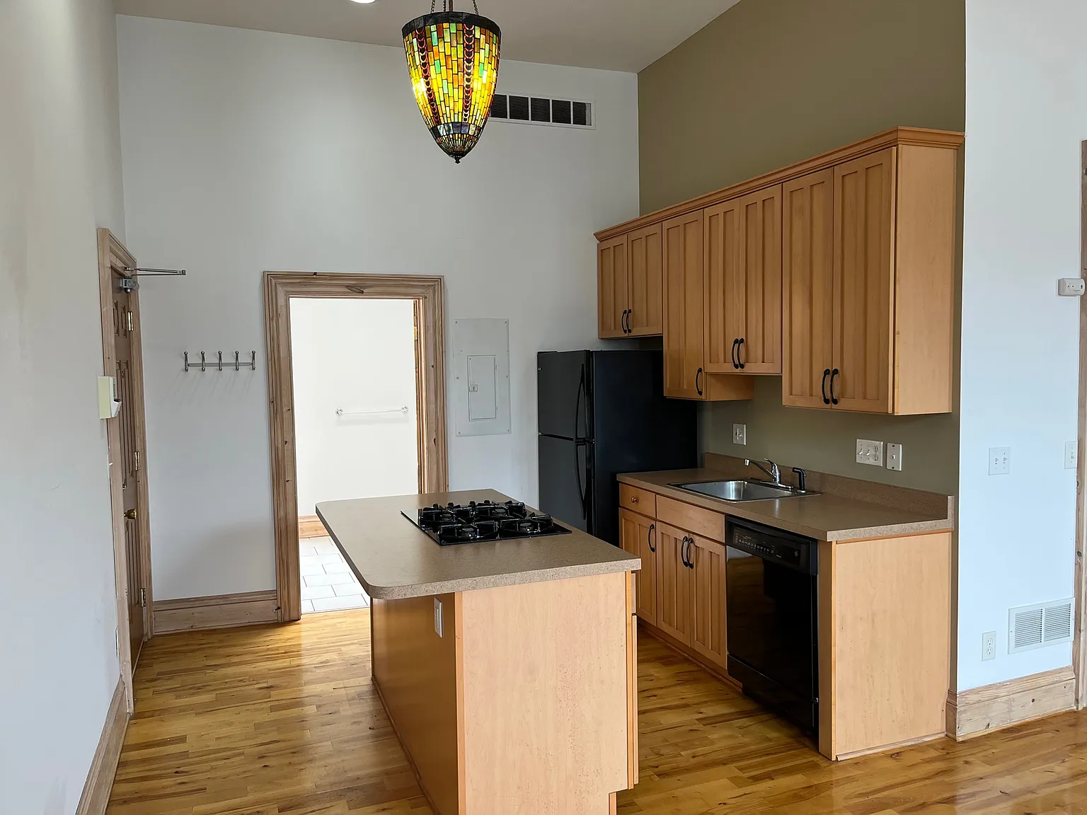 1 bed, 1000 sqft, $1,450 — Photo 2
