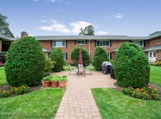 244 Edmunton Dr APT J19, North Babylon, NY 11703