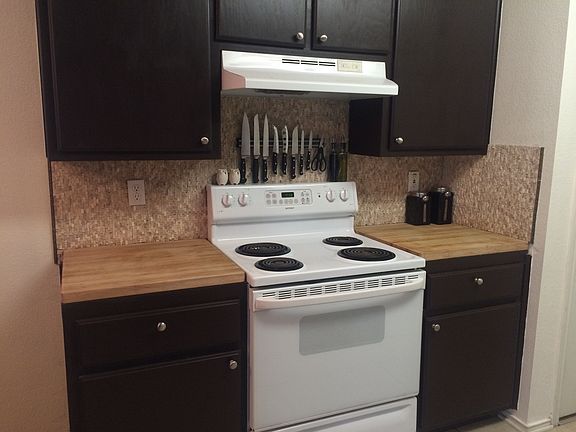 3rd image of 1310 Travis Cir