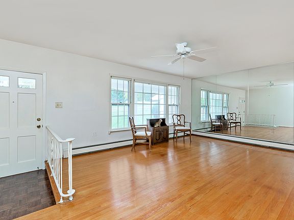 BRIGHT AND SUNNY HOME!