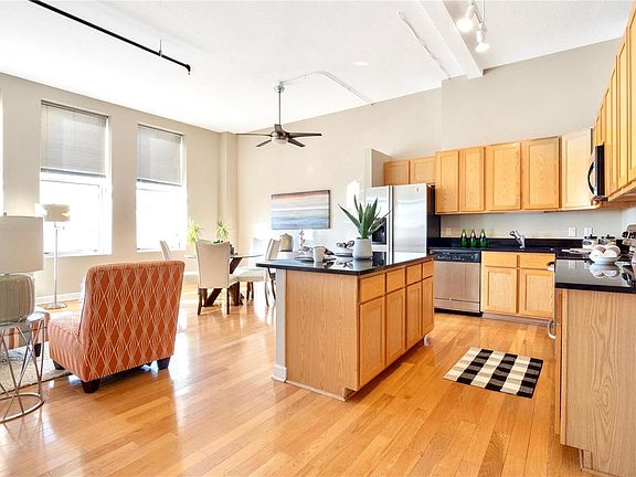 5th image of 1501 Locust St APT 509