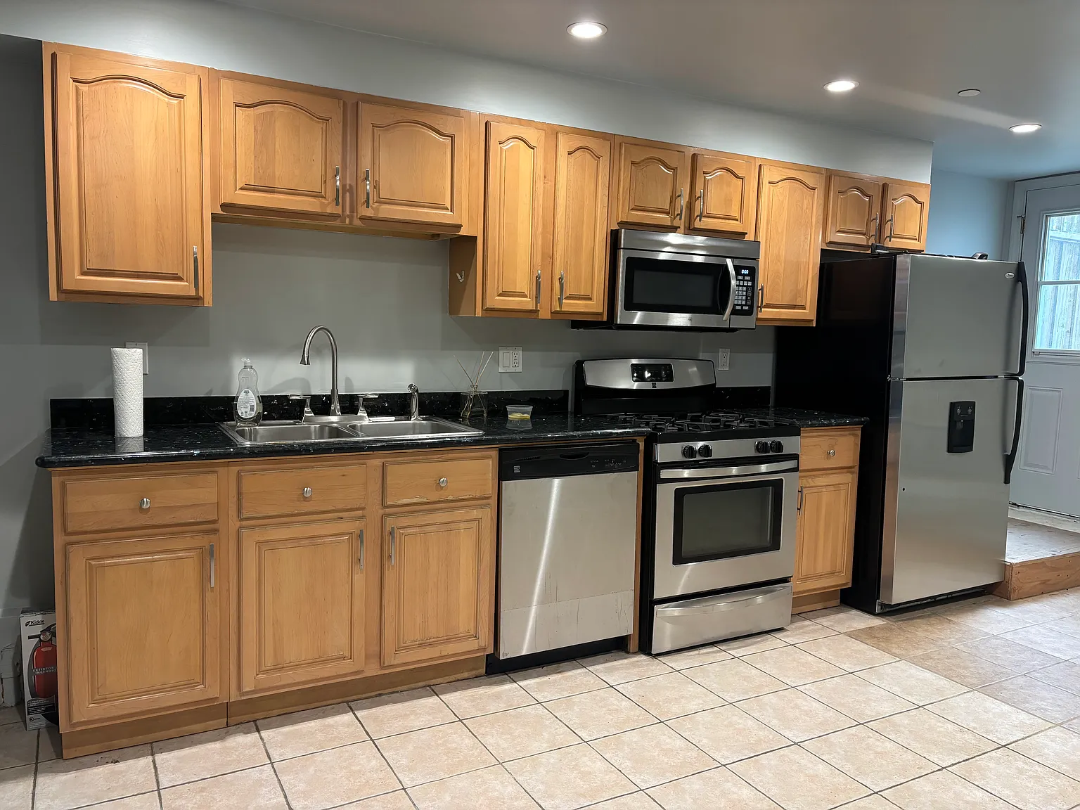 2 bed, 700 sqft, $4,800 — Photo 2
