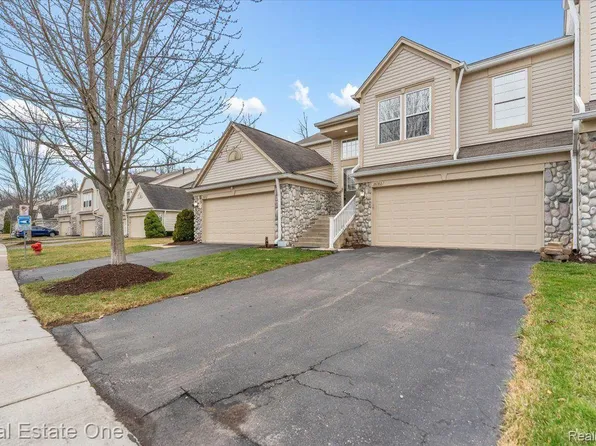 26782 Kirkway Cir #48, Woodhaven, MI 48183