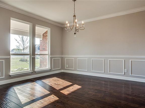 5th image of 951 Meghann Ln