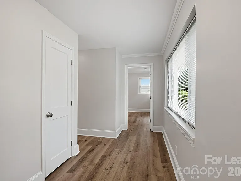 3101 Selwyn Ave — Photo 3