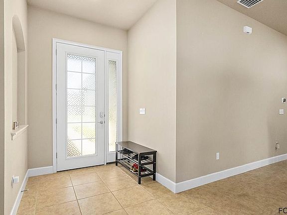 3rd image of 726 Aldenham Ln