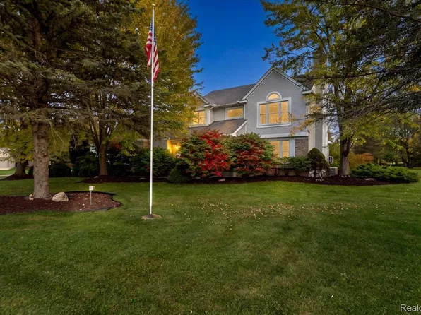 12556 Harvest Dr, Brighton, MI 48114