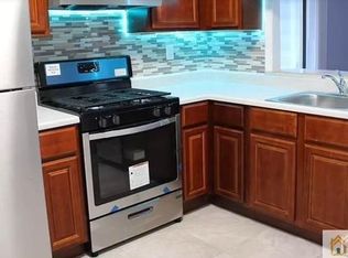 103 Woodbridge Commons Way, Iselin, NJ 08830