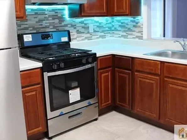 103 Woodbridge Commons Way, Iselin, NJ 08830