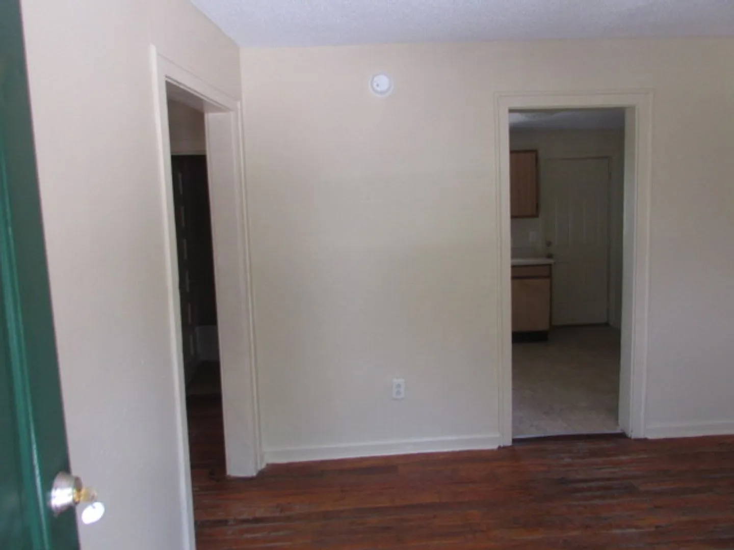 Centrally Located! — Photo 2