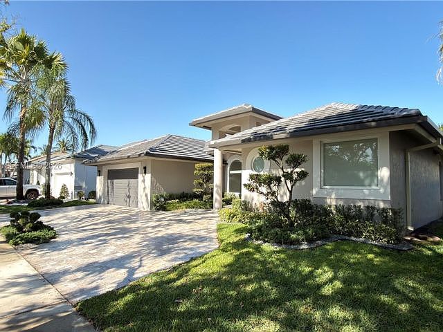 1st image of 3767 Oak Ridge Cir