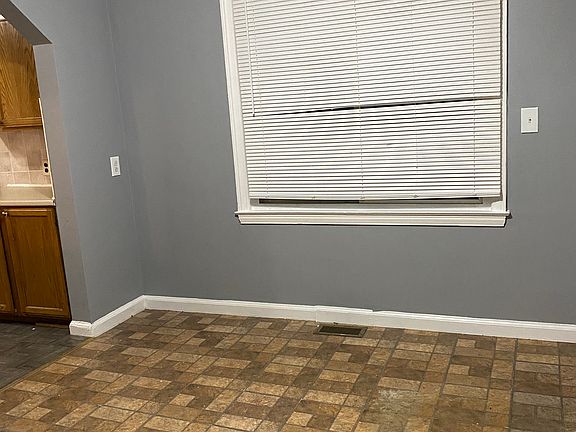 4th image of 28450 Jahns Dr