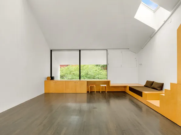 208 Vanderbilt Avenue image 7 of 14