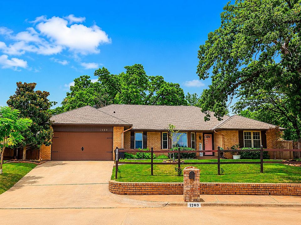 1st image of 1209 Pine Oak Cir