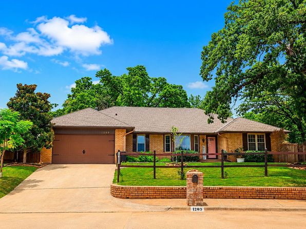 1209 Pine Oak Cir