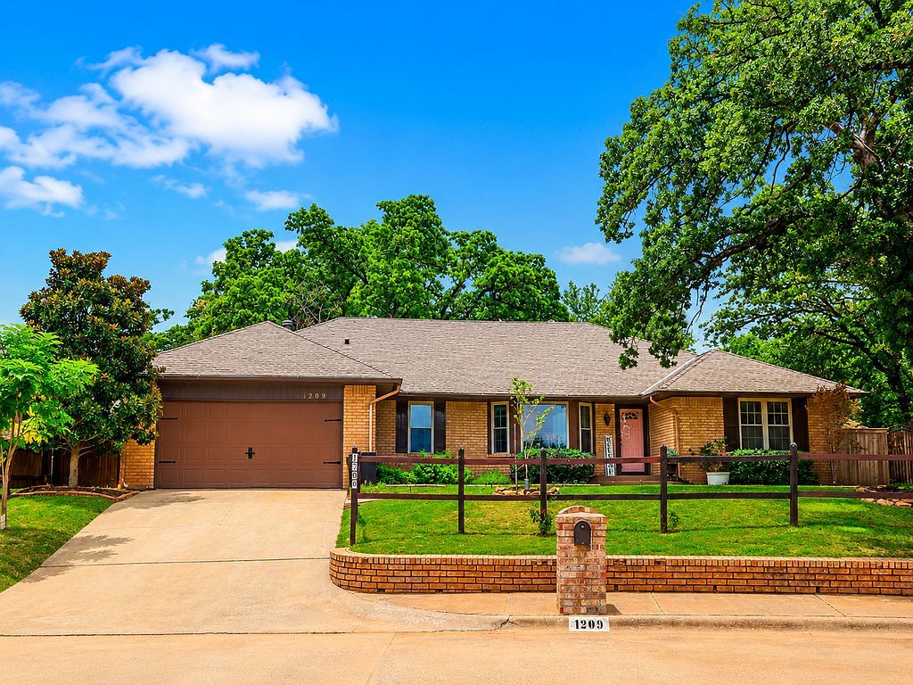 1209 Pine Oak Cir - Property Image