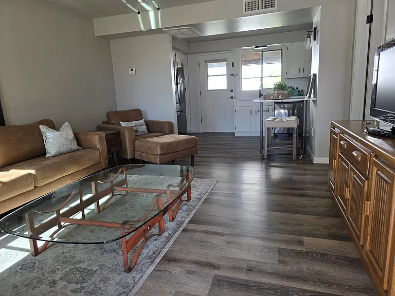 136 W Camino Manzana #A — Photo 2